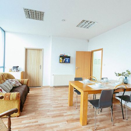 Hostel Metro Kabaty Варшава Екстер'єр фото